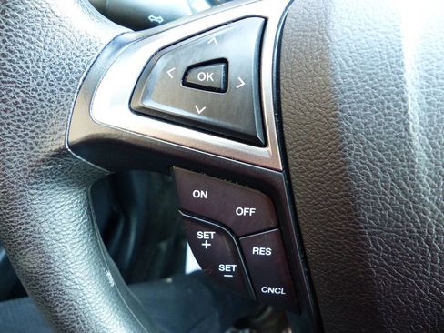 Used 2017 Ford Fusion SE image 25