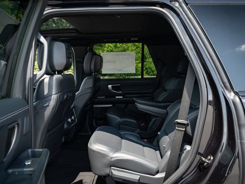 New 2026 Ford Expedition Platinum w/ Stealth Performance Package AWD/4WD image 32