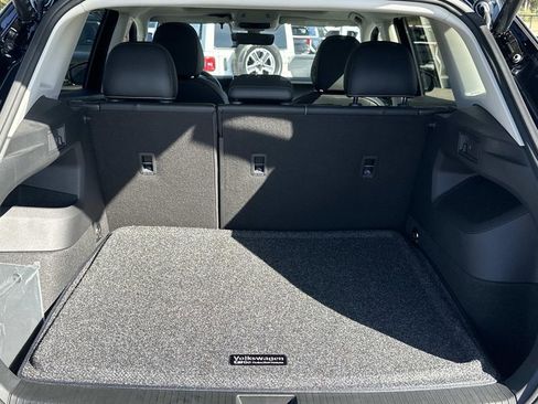 New 2025 Volkswagen Tiguan SE image 6