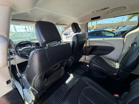 Used 2021 Chrysler Pacifica Touring-L w/ Premium & Safety Sphere Group image 25
