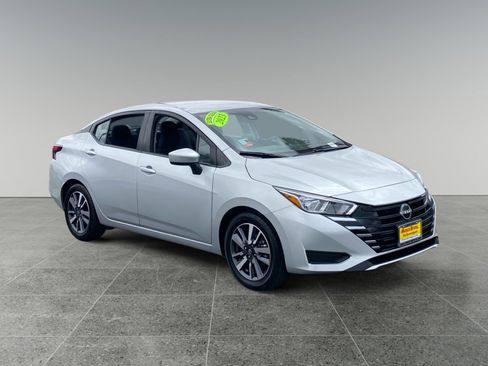 Used 2023 Nissan Versa SV FWD image 7