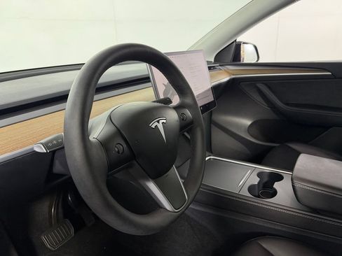 Used 2024 Tesla Model Y Long Range AWD/4WD image 20