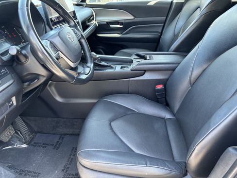 Used 2024 Toyota Grand Highlander AWD image 18
