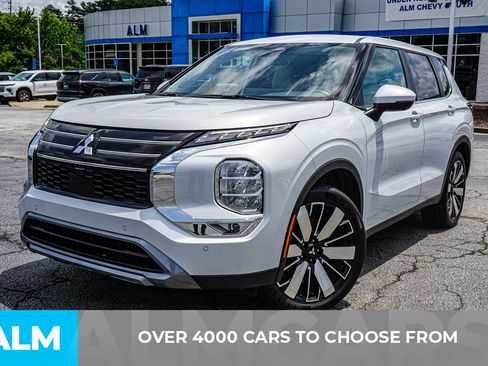 Used 2025 Mitsubishi Outlander SE FWD image 3