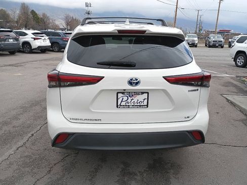 Used 2020 Toyota Highlander LE image 4