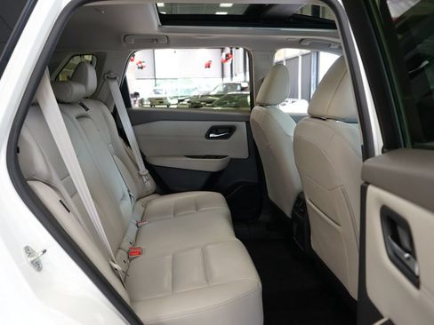 Used 2023 Nissan Rogue SL AWD/4WD image 13