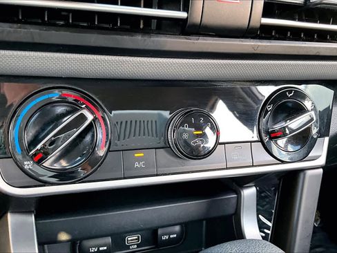 Used 2023 Kia Seltos LX image 30