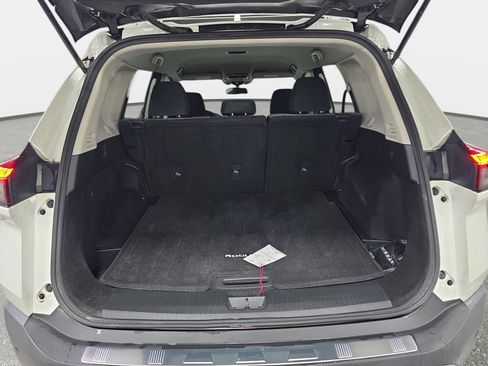 Used 2022 Nissan Rogue SV FWD image 12