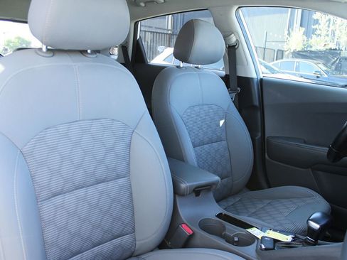 Used 2020 Kia Niro LXS FWD image 19
