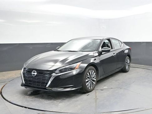 Used 2025 Nissan Altima 2.5 SV FWD image 6