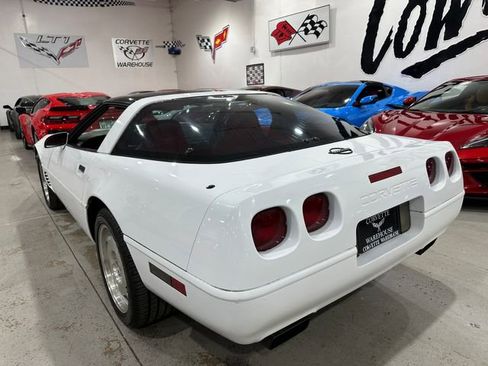 Used 1995 Chevrolet Corvette Coupe RWD image 3