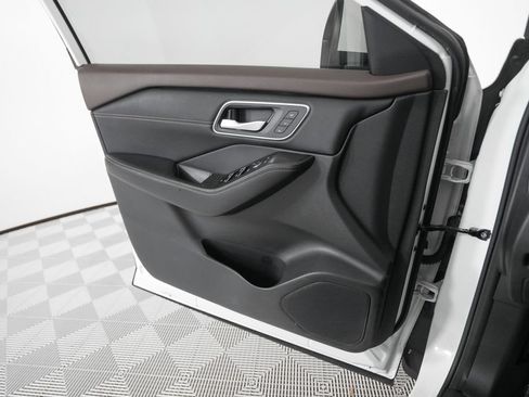 Used 2022 Nissan Rogue Platinum w/ Head-Up Display Package AWD/4WD image 12