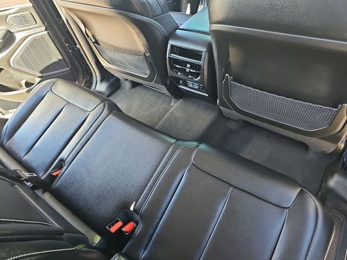 Used 2023 Jeep Grand Cherokee Limited w/ Black Appearance Package image 11