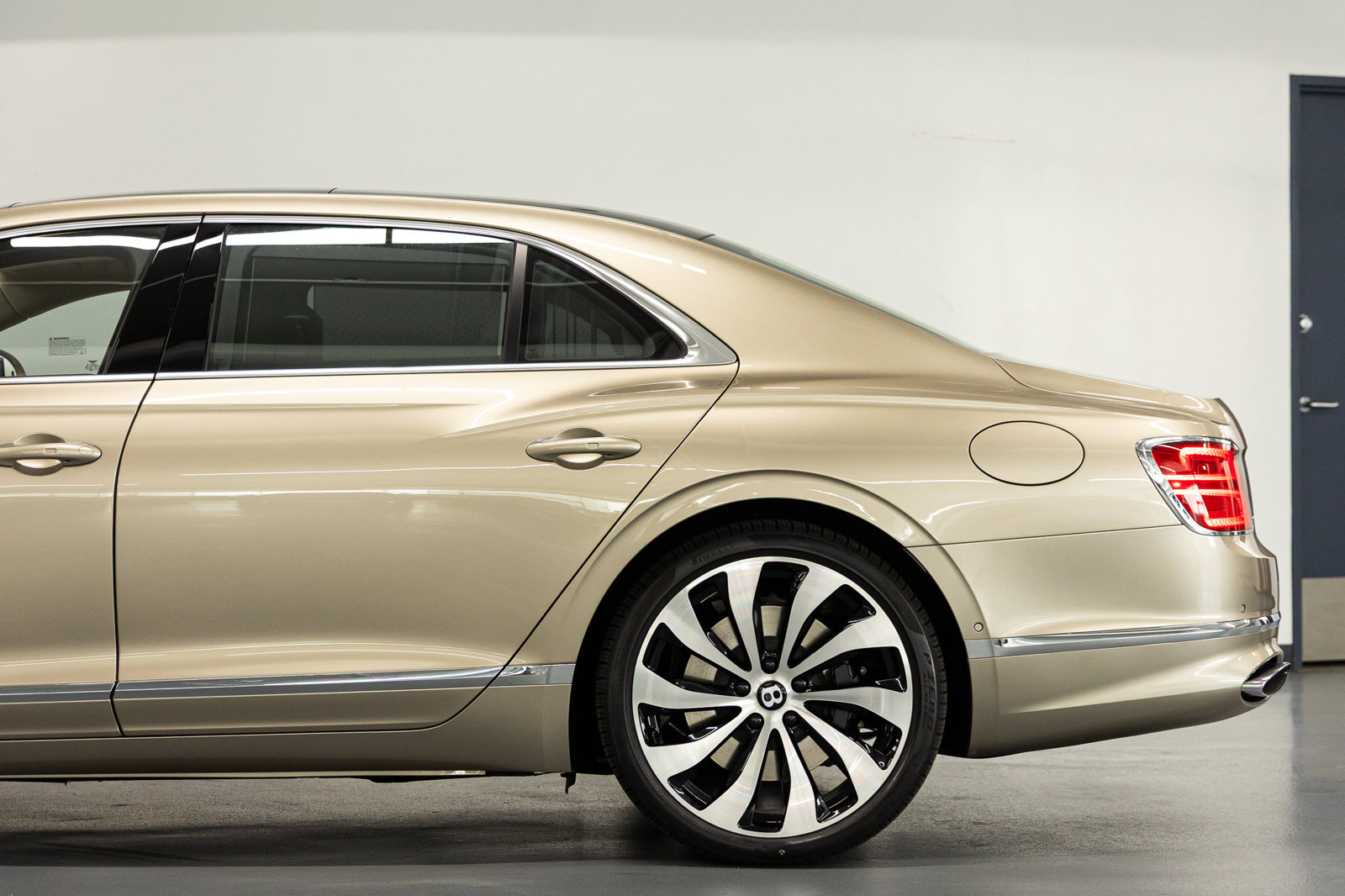 Used 2026 Bentley Flying Spur V8 AWD/4WD image 17