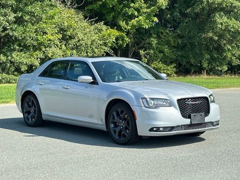 Used 2022 Chrysler 300 S RWD image 9