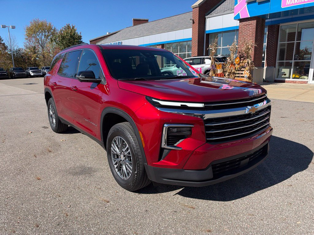 Used 2024 Chevrolet Traverse LT w/ Trailering Package AWD/4WD image 5