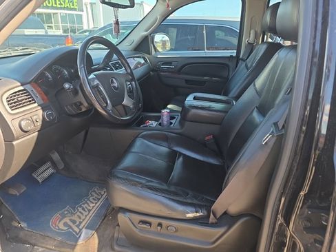 Used 2011 GMC Yukon SLT w/ SLT-2 Equipment Package AWD/4WD image 11