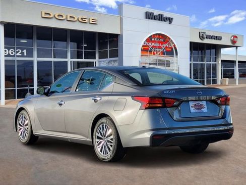 Used 2025 Nissan Altima 2.5 SV FWD image 3