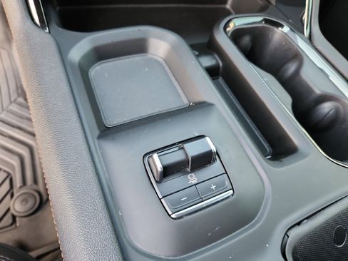 Used 2024 GMC Sierra 2500 AT4 w/ Technology Package image 33