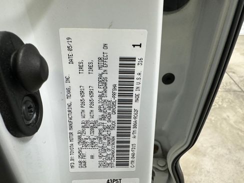 Used 2019 Toyota Tacoma TRD Sport AWD/4WD image 37