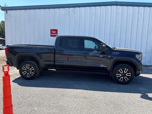 Used 2022 GMC Sierra 1500 AT4 w/ Sierra Safety Plus Package AWD/4WD image 5