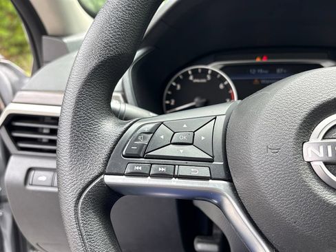Used 2024 Nissan Altima 2.5 SV FWD image 11