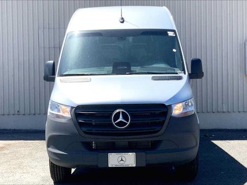 Used 2025 Mercedes-Benz Sprinter 2500 image 4