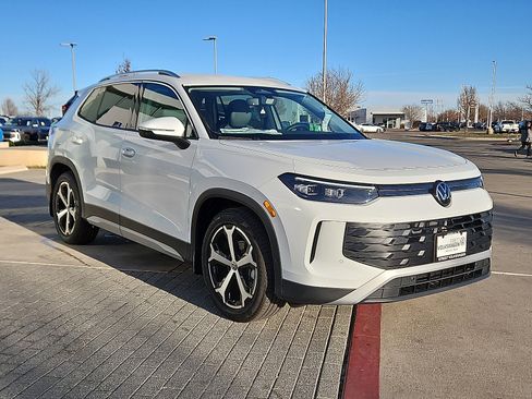 New 2026 Volkswagen Tiguan SE image 5