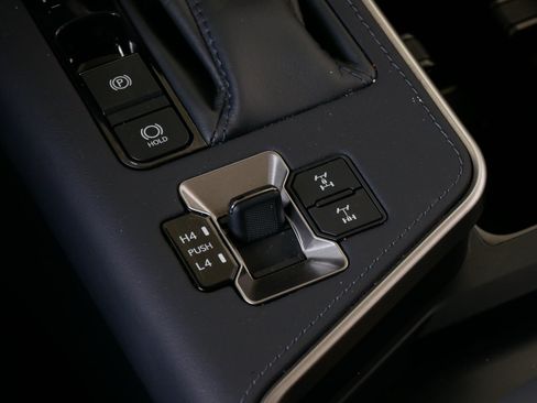 Used 2025 Lexus GX 550 AWD/4WD image 23