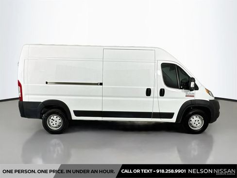 Used 2022 RAM ProMaster 2500 w/ Driver Convenience Group FWD image 4