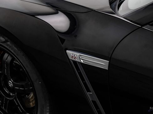 Used 2013 Nissan GT-R Premium image 31