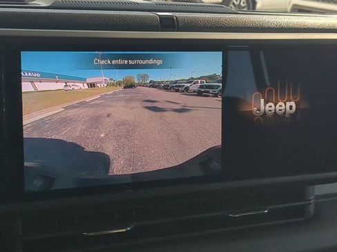 Used 2025 Jeep Gladiator Sport AWD/4WD image 16