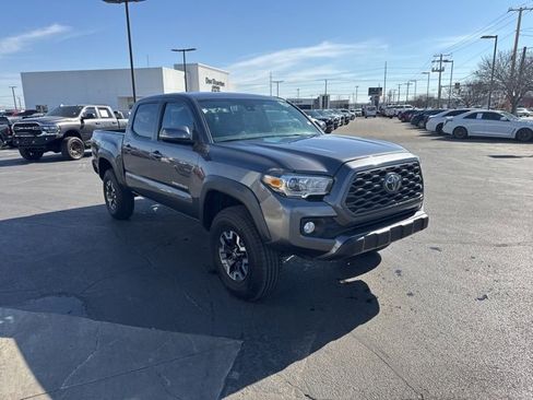 Used 2021 Toyota Tacoma TRD Off-Road w/ Technology Package image 3