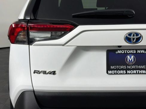Used 2022 Toyota RAV4 XLE w/ XLE Grade Weather Package AWD/4WD image 23