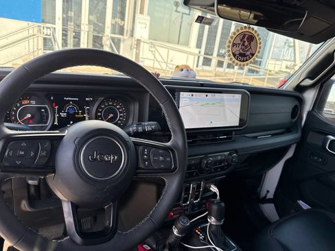 Used 2025 Jeep Wrangler Unlimited Rubicon AWD/4WD image 21
