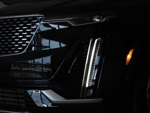 Used 2025 Cadillac XT6 Premium Luxury AWD/4WD image 13