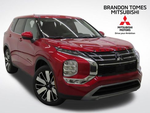 New 2025 Mitsubishi Outlander SE image 1