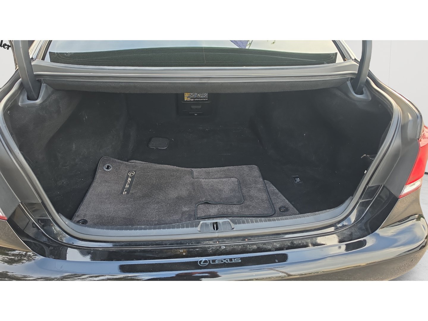 Used 2013 Lexus LS 460 w/ F-Sport Pkg RWD image 24