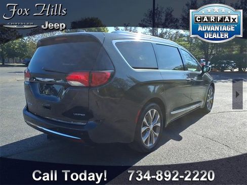 Used 2020 Chrysler Pacifica Limited w/ Tire & Wheel Group image 9