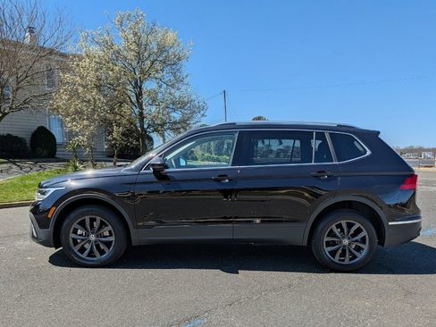 Used 2024 Volkswagen Tiguan SE image 9