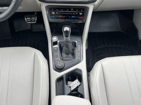 Certified 2022 Volkswagen Tiguan SE R-Line image 16