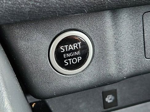 Used 2021 Nissan Rogue Platinum image 8