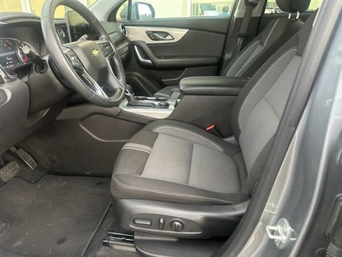 Used 2025 Chevrolet Blazer LT FWD image 17