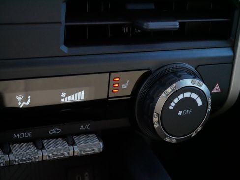 Certified 2025 Toyota Tacoma SR5 image 31