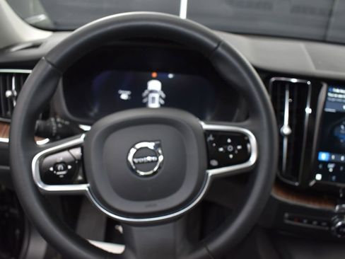 Used 2024 Volvo XC60 B5 Plus image 20
