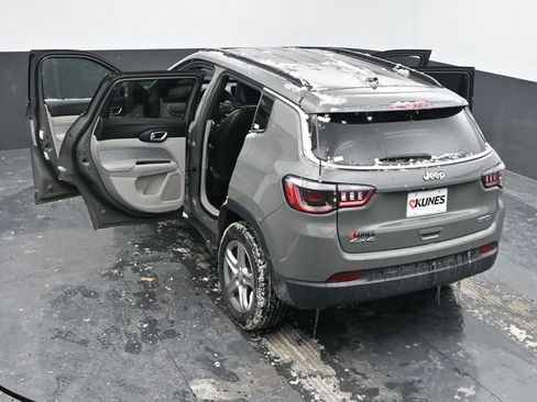 Used 2024 Jeep Compass Latitude image 61