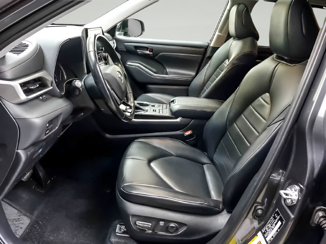 Used 2021 Toyota Highlander XLE AWD/4WD image 8