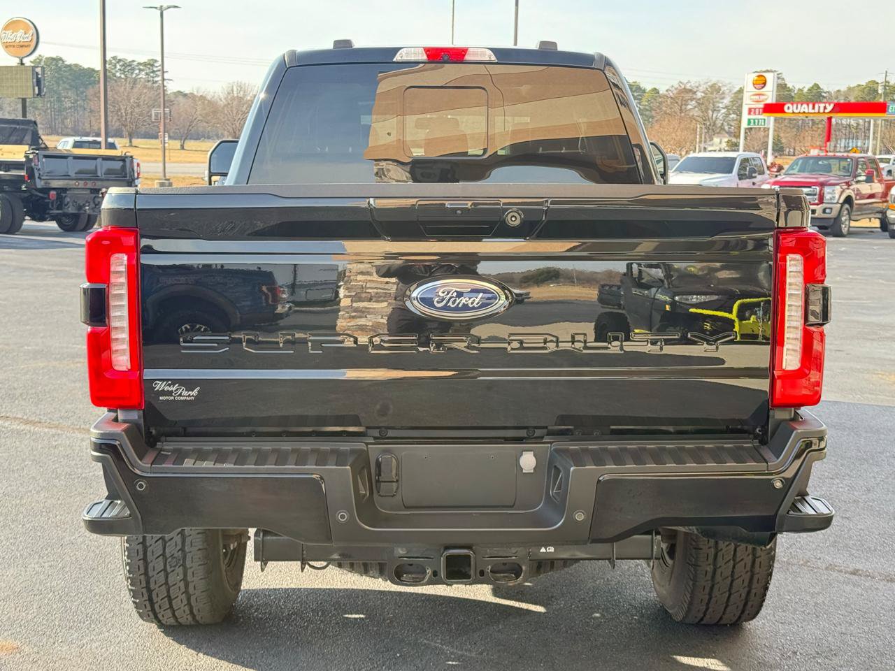 Used 2023 Ford F250 Lariat w/ Tremor Off-Road Package AWD/4WD image 4