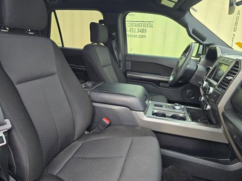 Used 2020 Ford Expedition XLT image 4