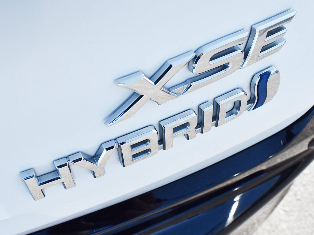 Used 2023 Toyota Sienna XSE w/ XSE Plus Package AWD/4WD image 12